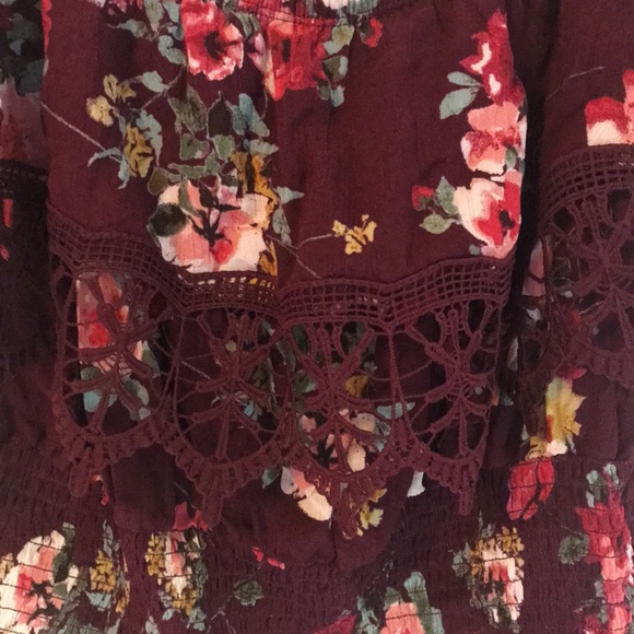 Sassy Floral Patterned off shoulder blouse! - Picture 2 of 4